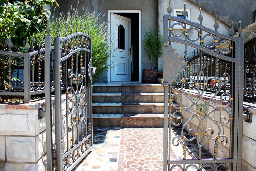 Apartmani "Rebecca" Neum Exterior photo